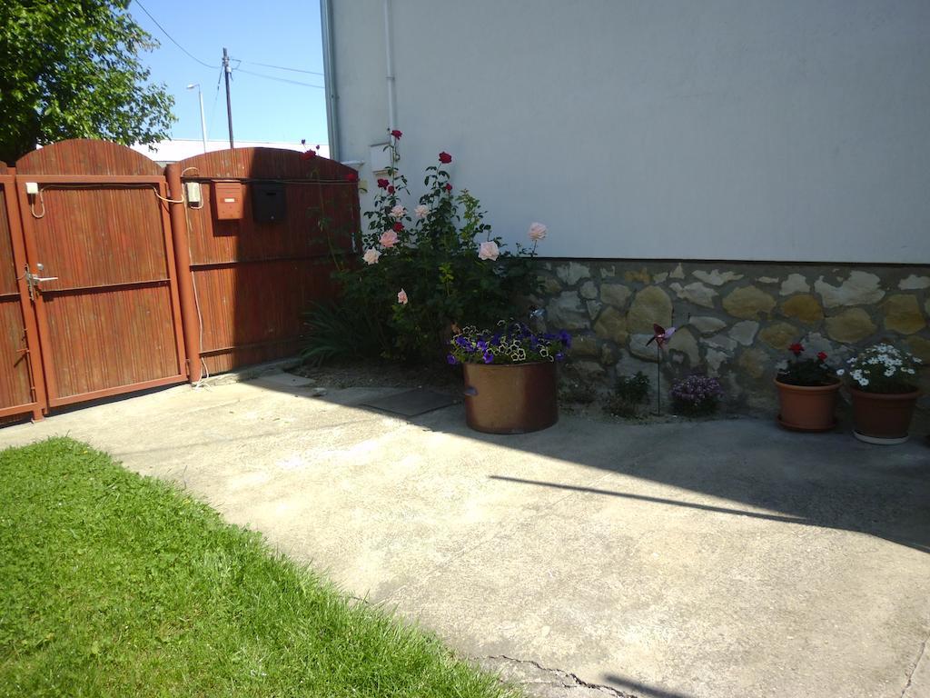 Budai Vam Apartmanhaz Pécs Exterior foto